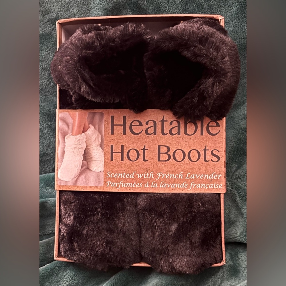 Heatable slipper boots scented w/french vanilla soft & fury sizes 6-10 New